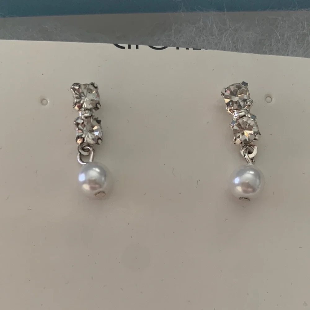 Pearl and Crystal Earrings & Chocker Necklace - Picture 3 of 7